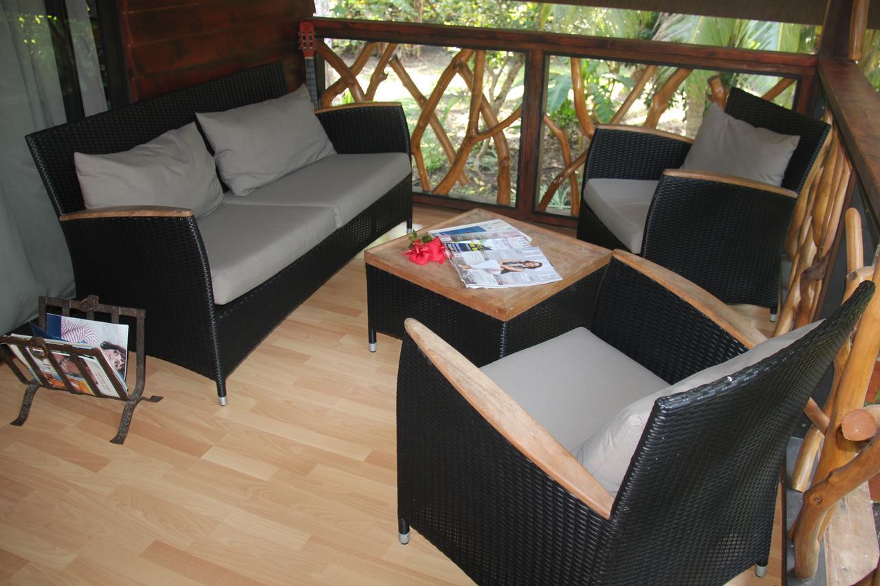 Hotel Haere Mai I Te Fare à Teavaro Extérieur photo