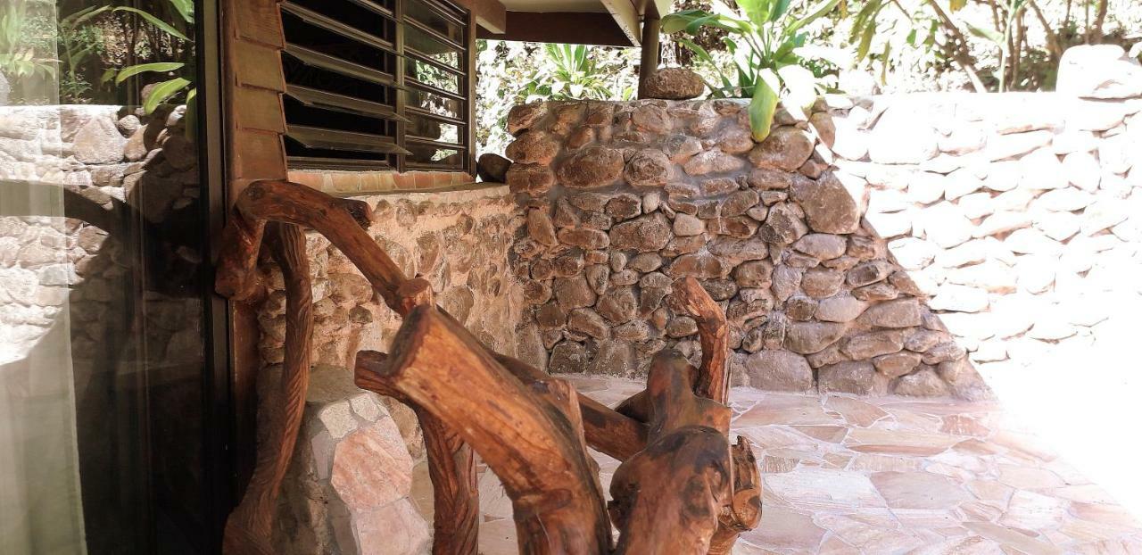 Hotel Haere Mai I Te Fare à Teavaro Extérieur photo